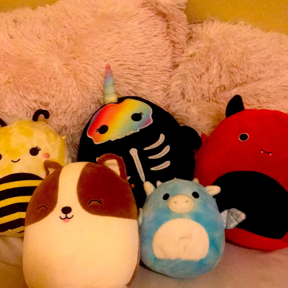 Selling 5 squishmallows 8in and 3 in